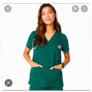 Casma 3 pocket scrub top -Hunter green